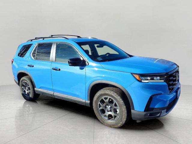 2025 Honda Pilot Vehicle Photo in Neenah, WI 54956