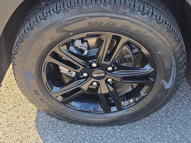 2023 GMC Terrain Vehicle Photo in Pleasant Hills, PA 15236