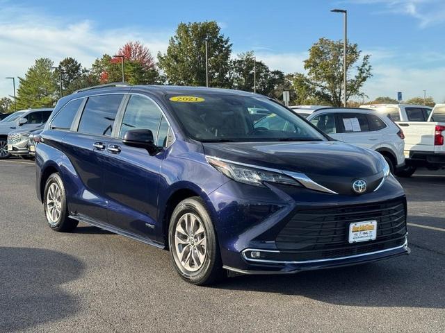 2021 Toyota Sienna Vehicle Photo in COLUMBIA, MO 65203-3903