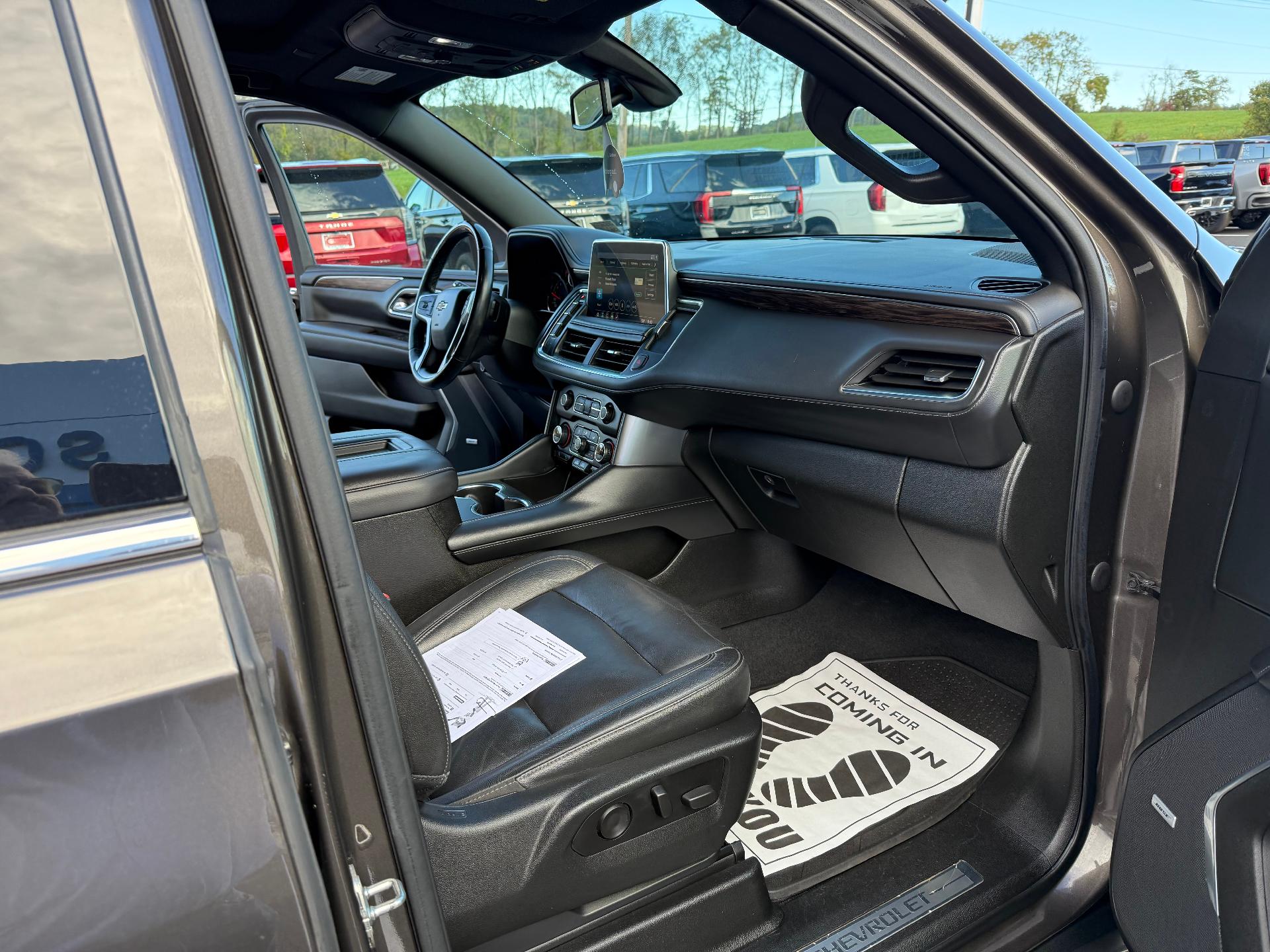 2021 Chevrolet Suburban photo 17 of 27