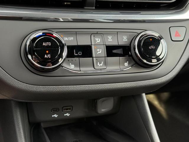 2025 Buick Envista Vehicle Photo in COLUMBIA, MO 65203-3903