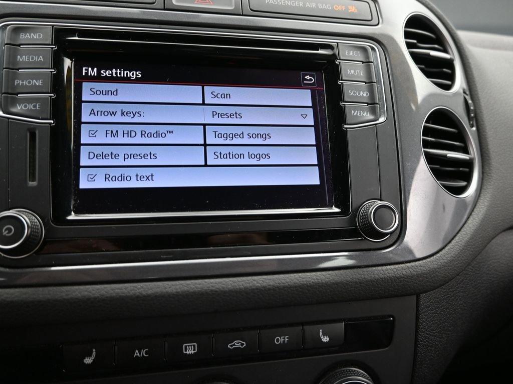 2017 Volkswagen Tiguan Vehicle Photo in Marion, IA 52302