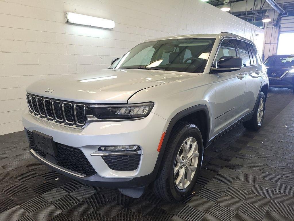 2023 Jeep Grand Cherokee Vehicle Photo in Cedar Rapids, IA 52402