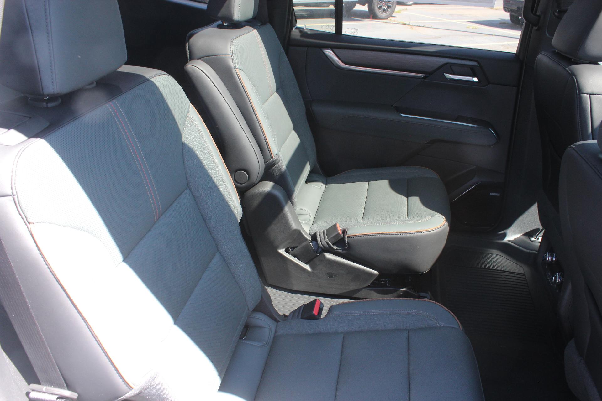 2025 GMC Acadia Vehicle Photo in AURORA, CO 80012-4011