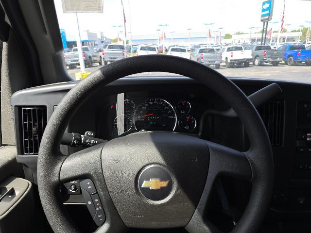 2025 Chevrolet Express Commercial Cutaway Vehicle Photo in INDEPENDENCE, MO 64055-1314