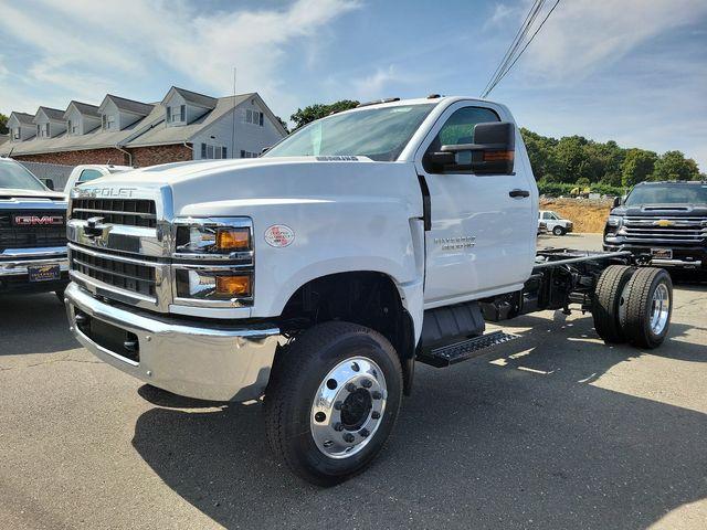 2024 Chevrolet Silverado 5500 HD Vehicle Photo in DANBURY, CT 06810-5034