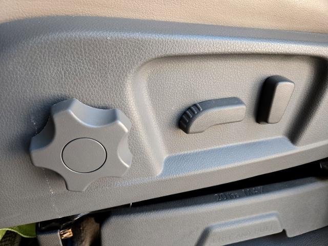 2018 Nissan NV Passenger Vehicle Photo in Weatherford, TX 76087