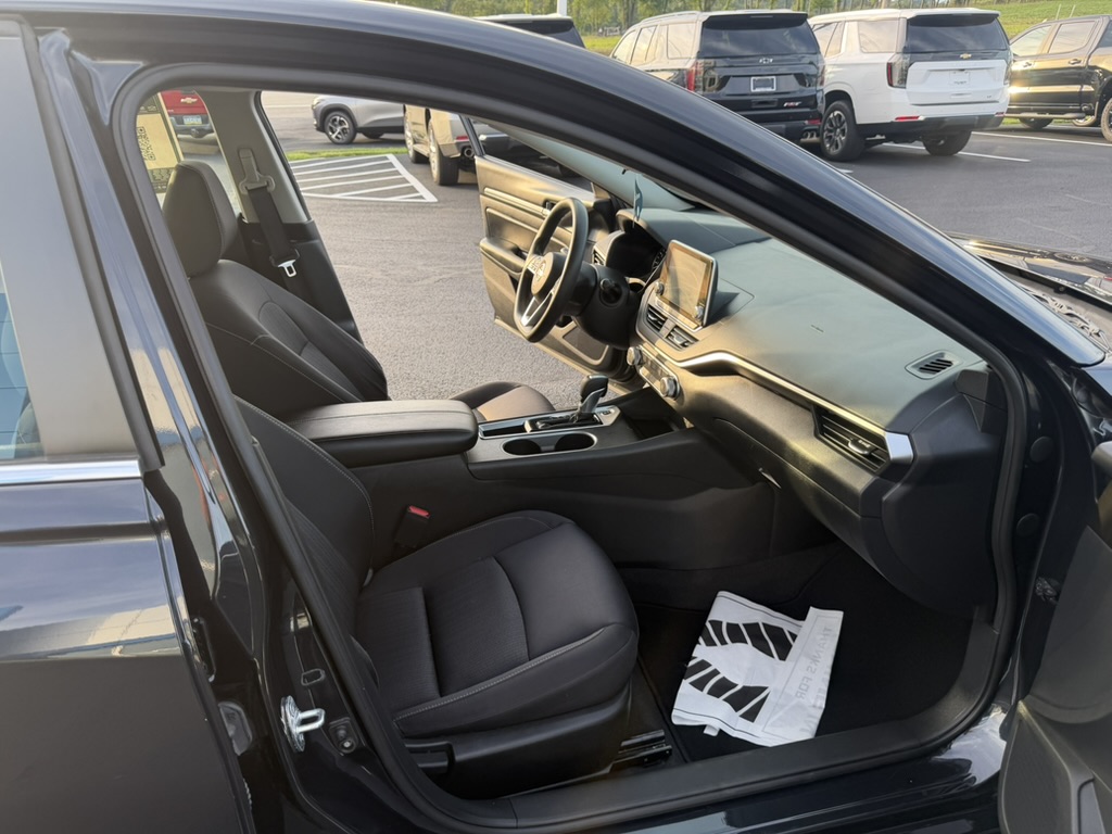 2022 Nissan Altima photo 31 of 33