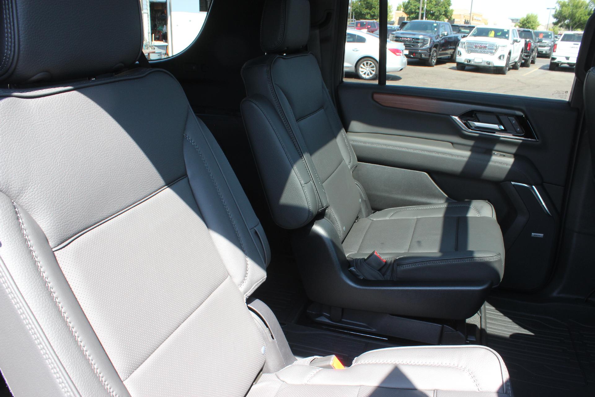 2025 GMC Yukon XL Vehicle Photo in AURORA, CO 80012-4011