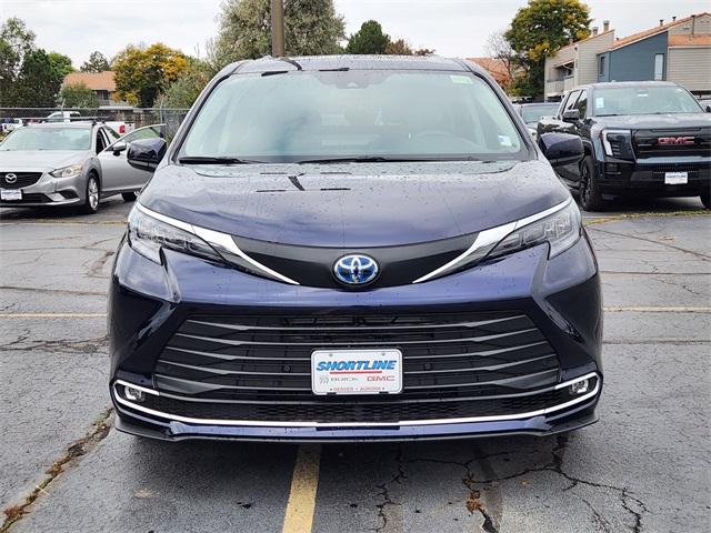 2024 Toyota Sienna Vehicle Photo in AURORA, CO 80012-4011