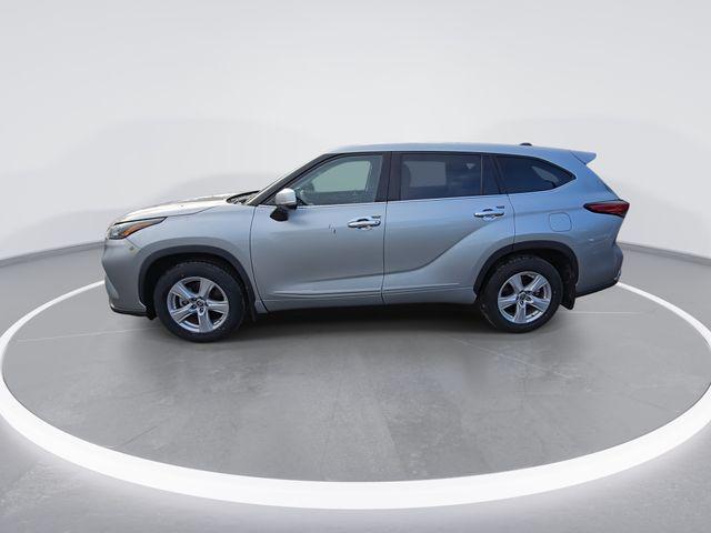 2022 Toyota Highlander Vehicle Photo in Pleasant Hills, PA 15236