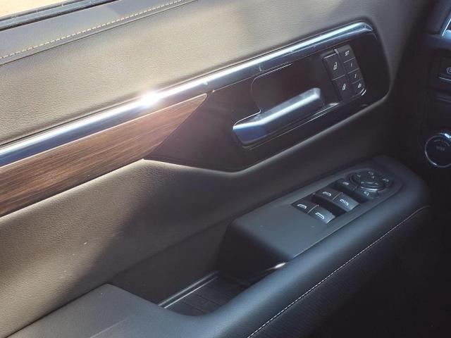 2025 Chevrolet Suburban Vehicle Photo in Denton, TX 76205