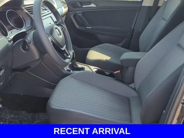 2020 Volkswagen Tiguan Vehicle Photo in Merrillville, IN 46410