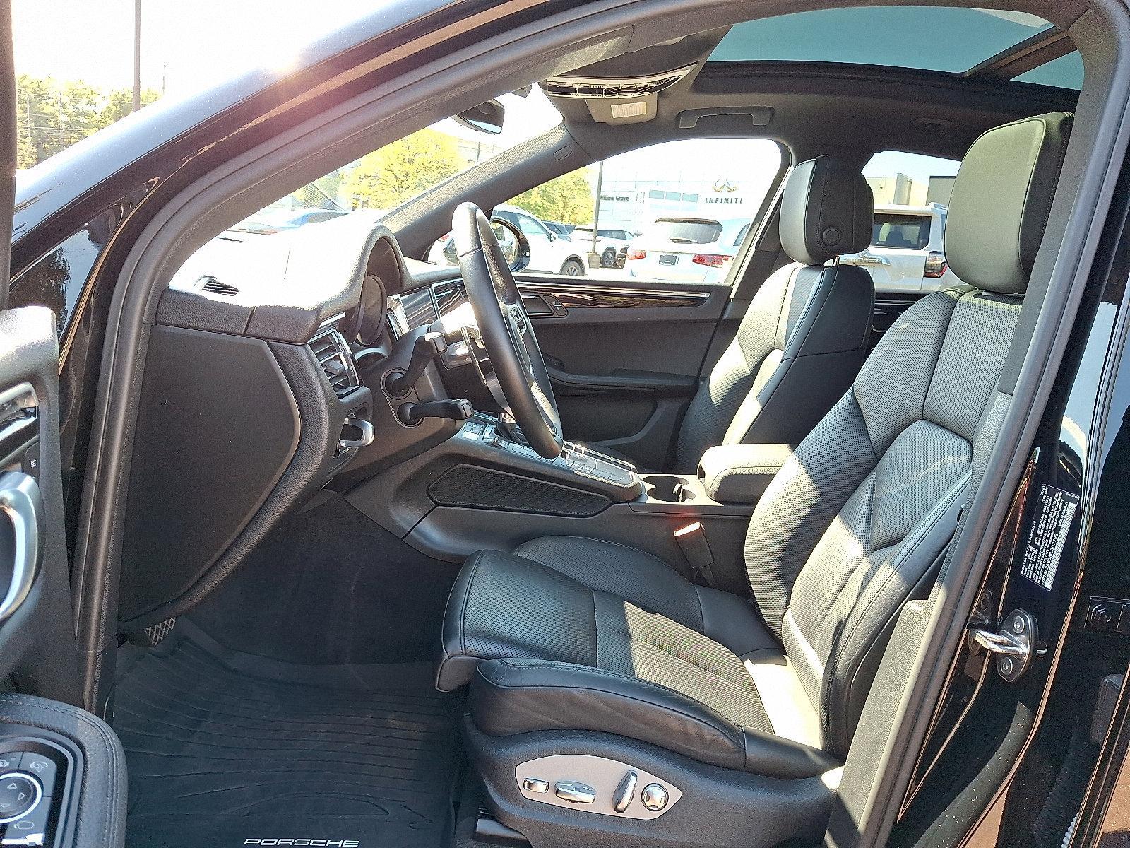 2021 Porsche Macan Vehicle Photo in Willow Grove, PA 19090