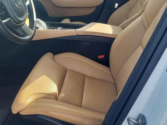 2025 Volvo V90 Cross Country Vehicle Photo in KANSAS CITY, MO 64114-4545