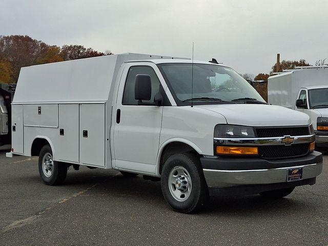 2025 Chevrolet Express Cutaway 3500 Vehicle Photo in DANBURY, CT 06810-5034