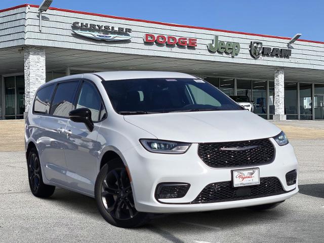 2026 Chrysler Pacifica Vehicle Photo in Ennis, TX 75119-5114