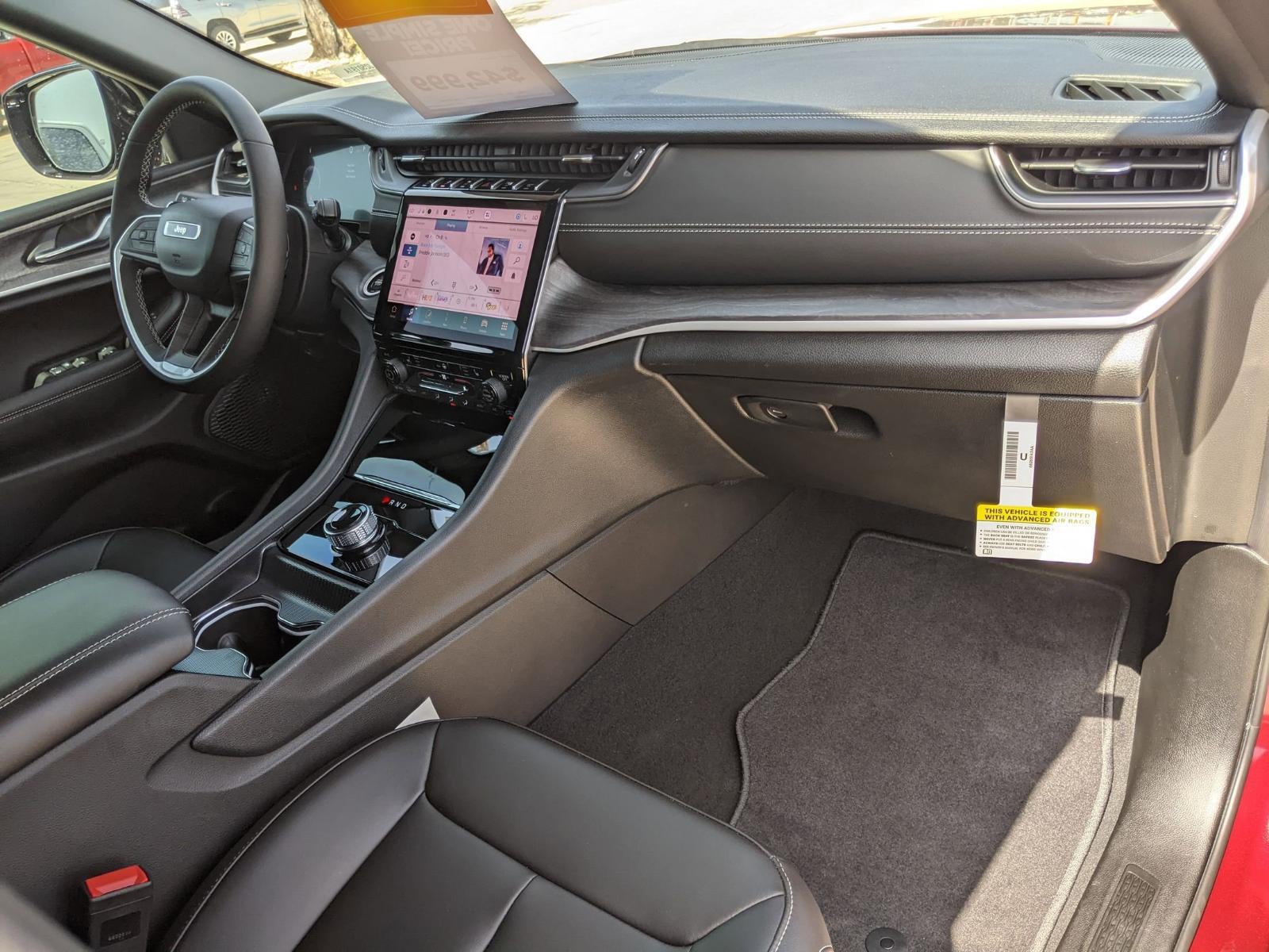 2025 Jeep Grand Cherokee L Vehicle Photo in Seguin, TX 78155