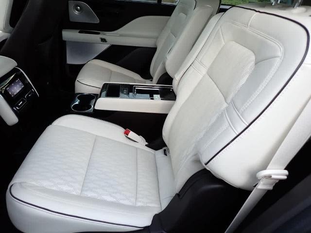 2023 Lincoln Aviator Vehicle Photo in ZELIENOPLE, PA 16063-2910