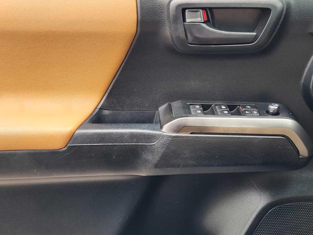 2016 Toyota Tacoma Vehicle Photo in DENTON, TX 76210-9321