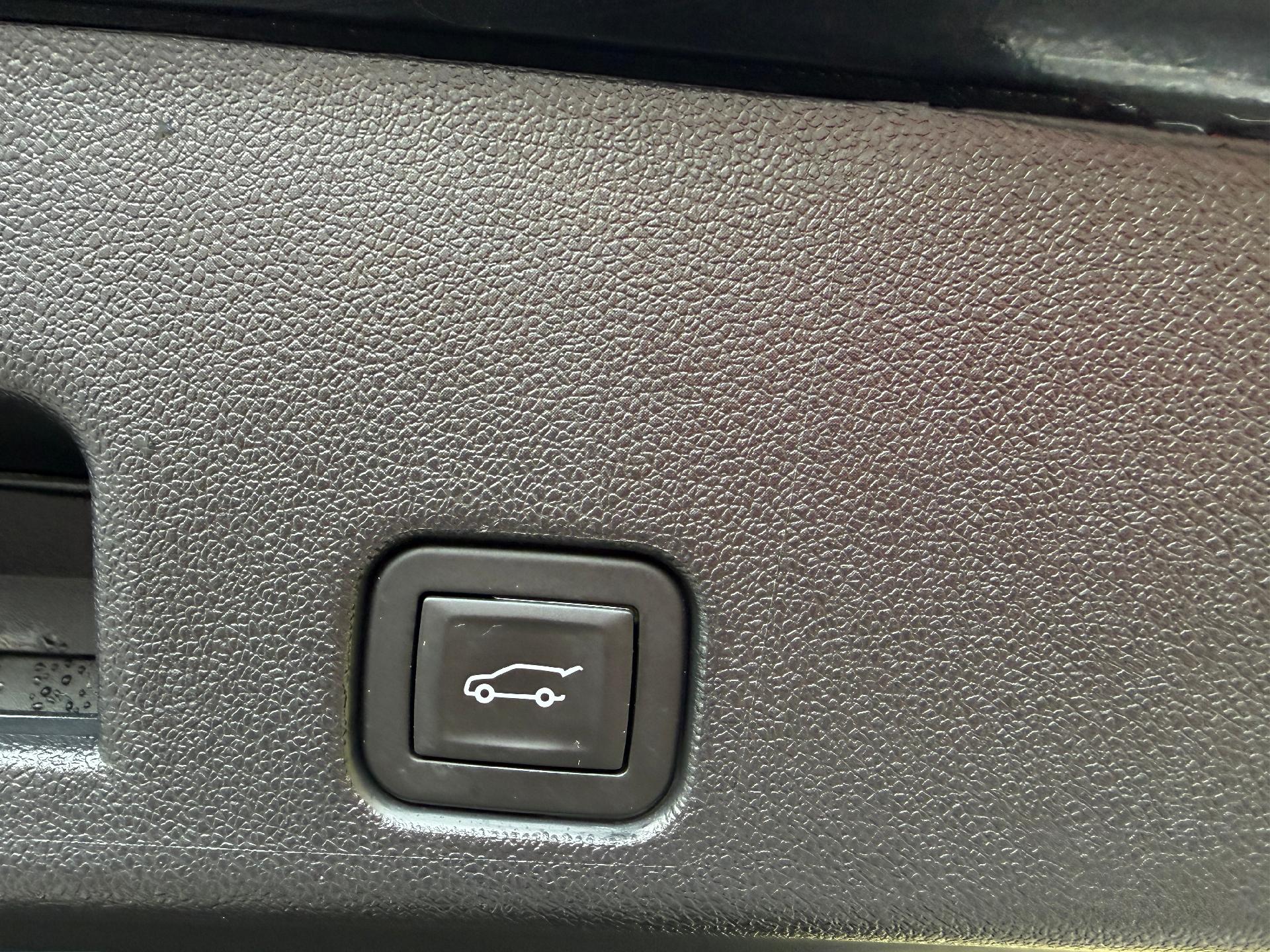 2024 GMC Acadia Vehicle Photo in LEOMINSTER, MA 01453-2952