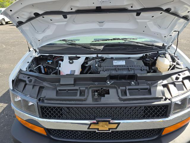 2025 Chevrolet Express Commercial Cutaway Vehicle Photo in INDEPENDENCE, MO 64055-1314