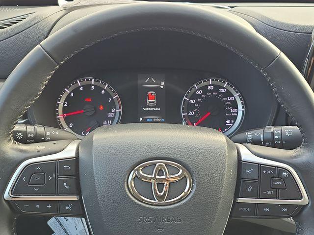 2022 Toyota Highlander Vehicle Photo in Pleasant Hills, PA 15236