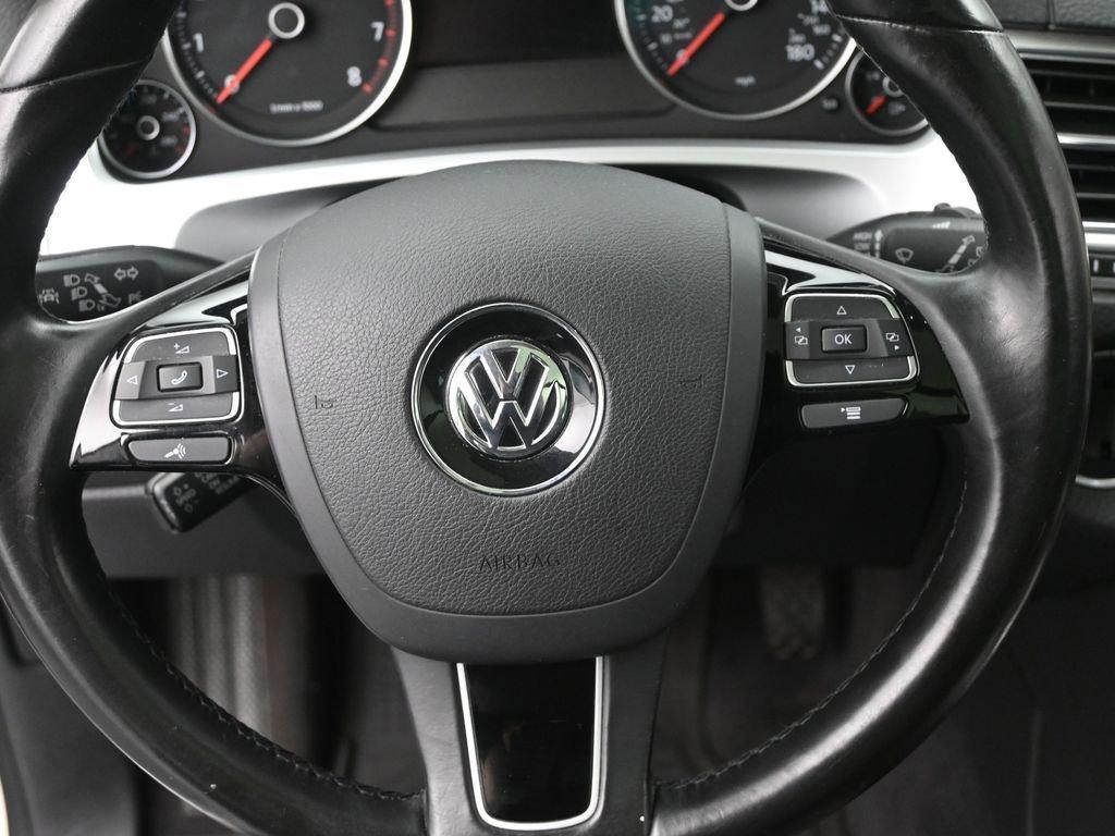 2016 Volkswagen Touareg Vehicle Photo in Marion, IA 52302