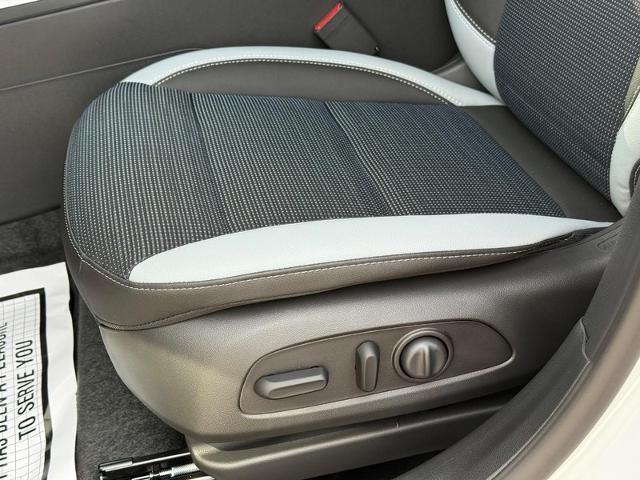 2025 Buick Envista Vehicle Photo in COLUMBIA, MO 65203-3903