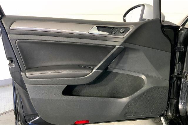 2017 Volkswagen Golf Alltrack Vehicle Photo in INDEPENDENCE, MO 64055-1377