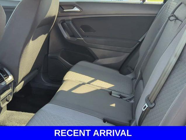 2020 Volkswagen Tiguan Vehicle Photo in Merrillville, IN 46410