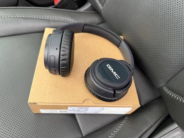 2024 GMC Yukon XL Vehicle Photo in LEOMINSTER, MA 01453-2952