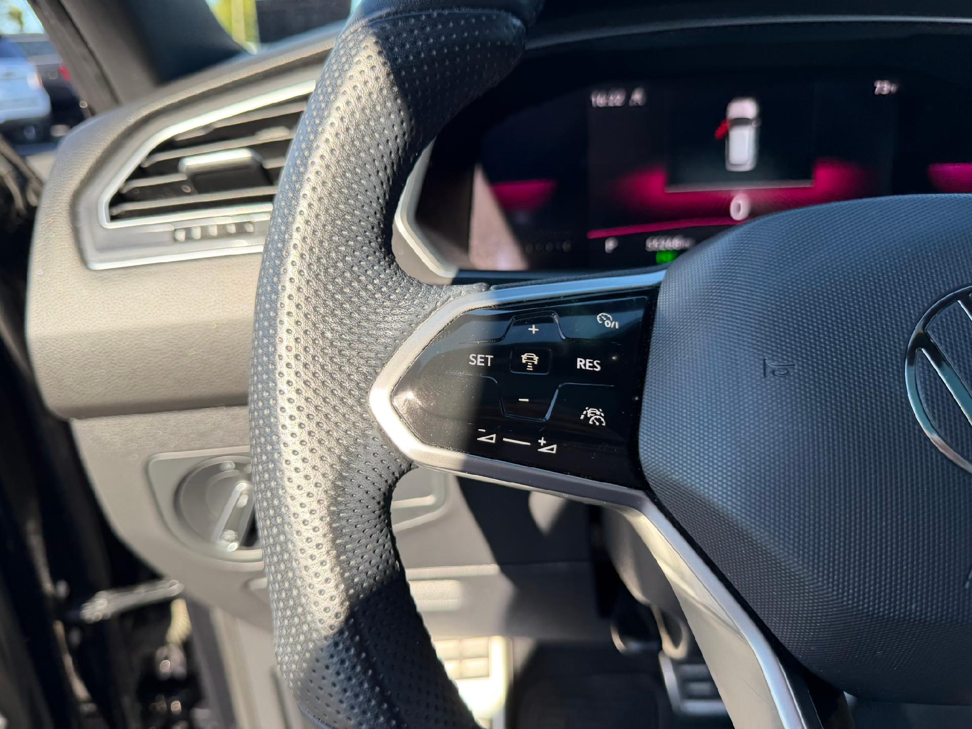 2022 Volkswagen Tiguan photo 23 of 37