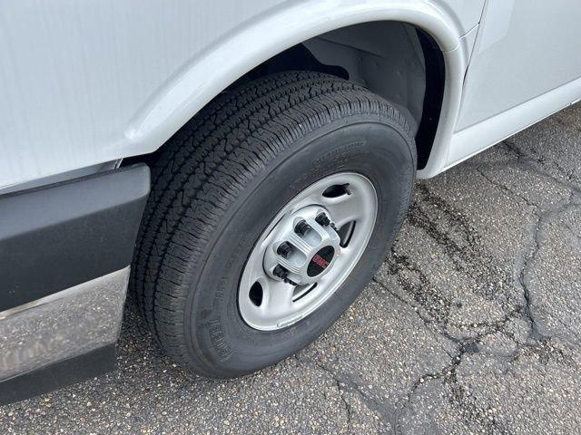 2025 GMC Savana Cargo 3500 Vehicle Photo in SAINT CLAIRSVILLE, OH 43950-8512