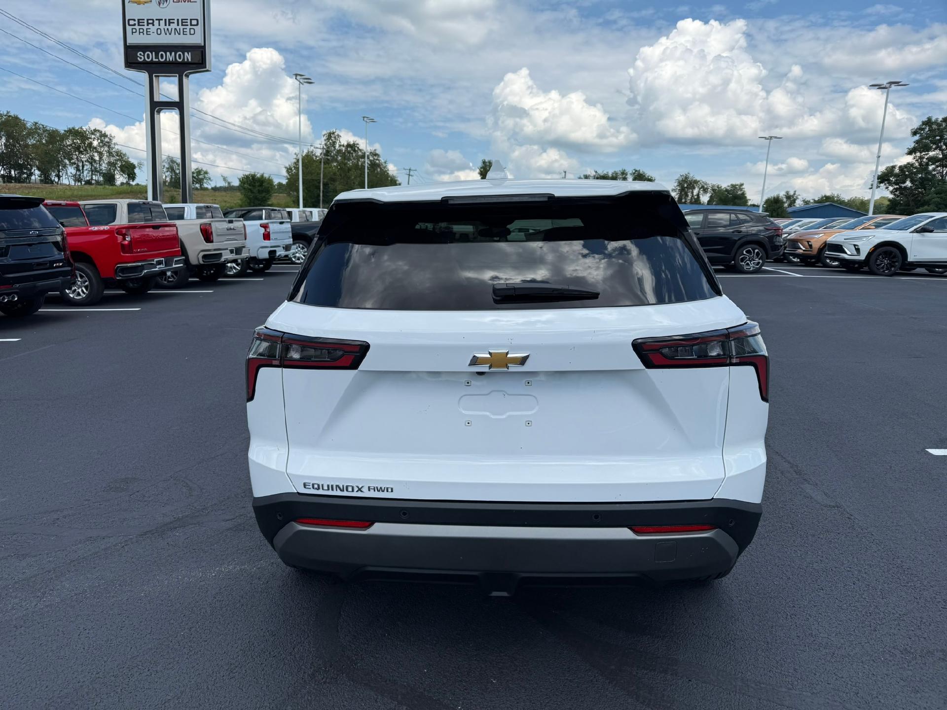 2027 Chevrolet Equinox LT - 3