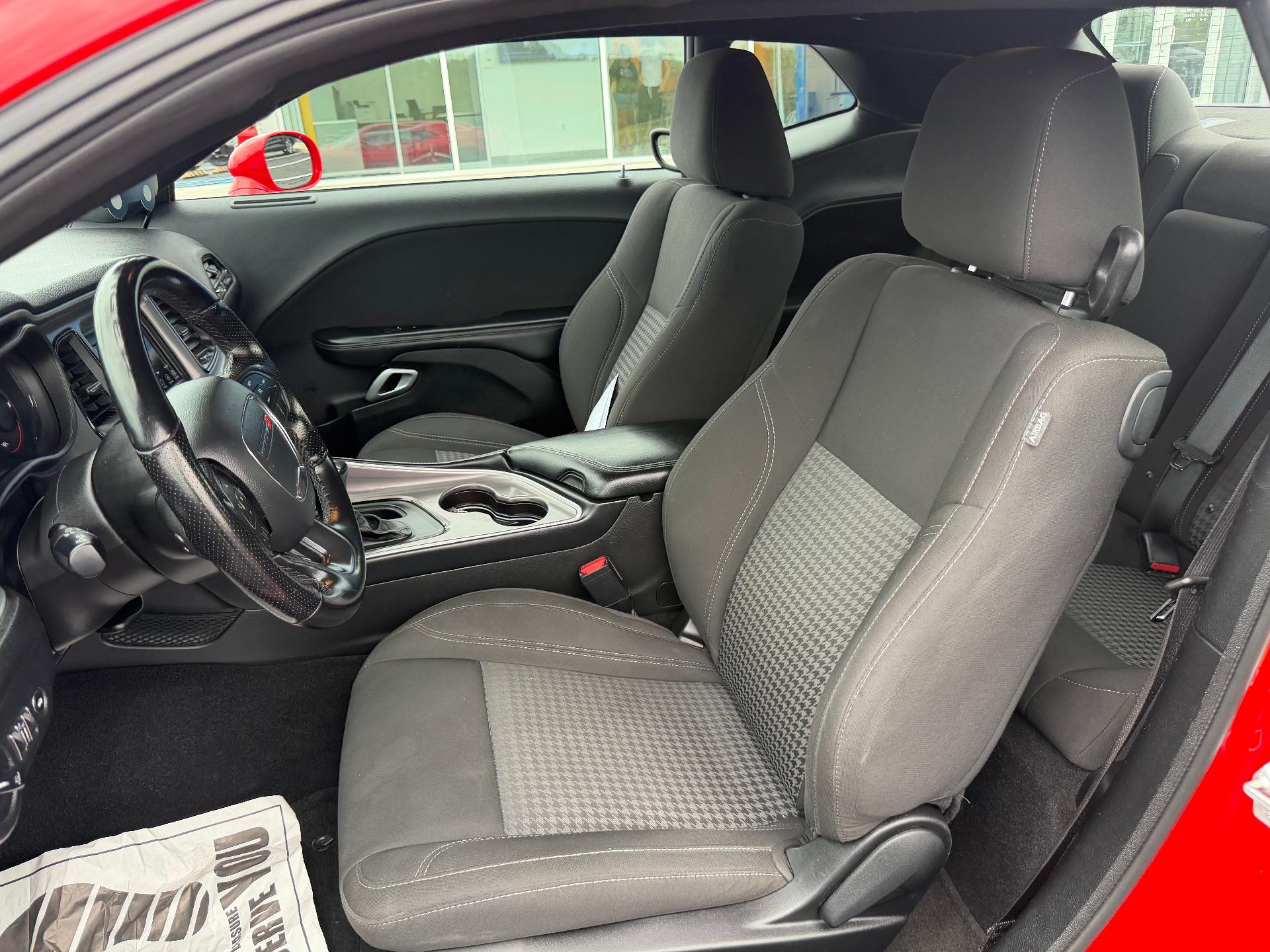 2022 Dodge Challenger photo 17 of 32