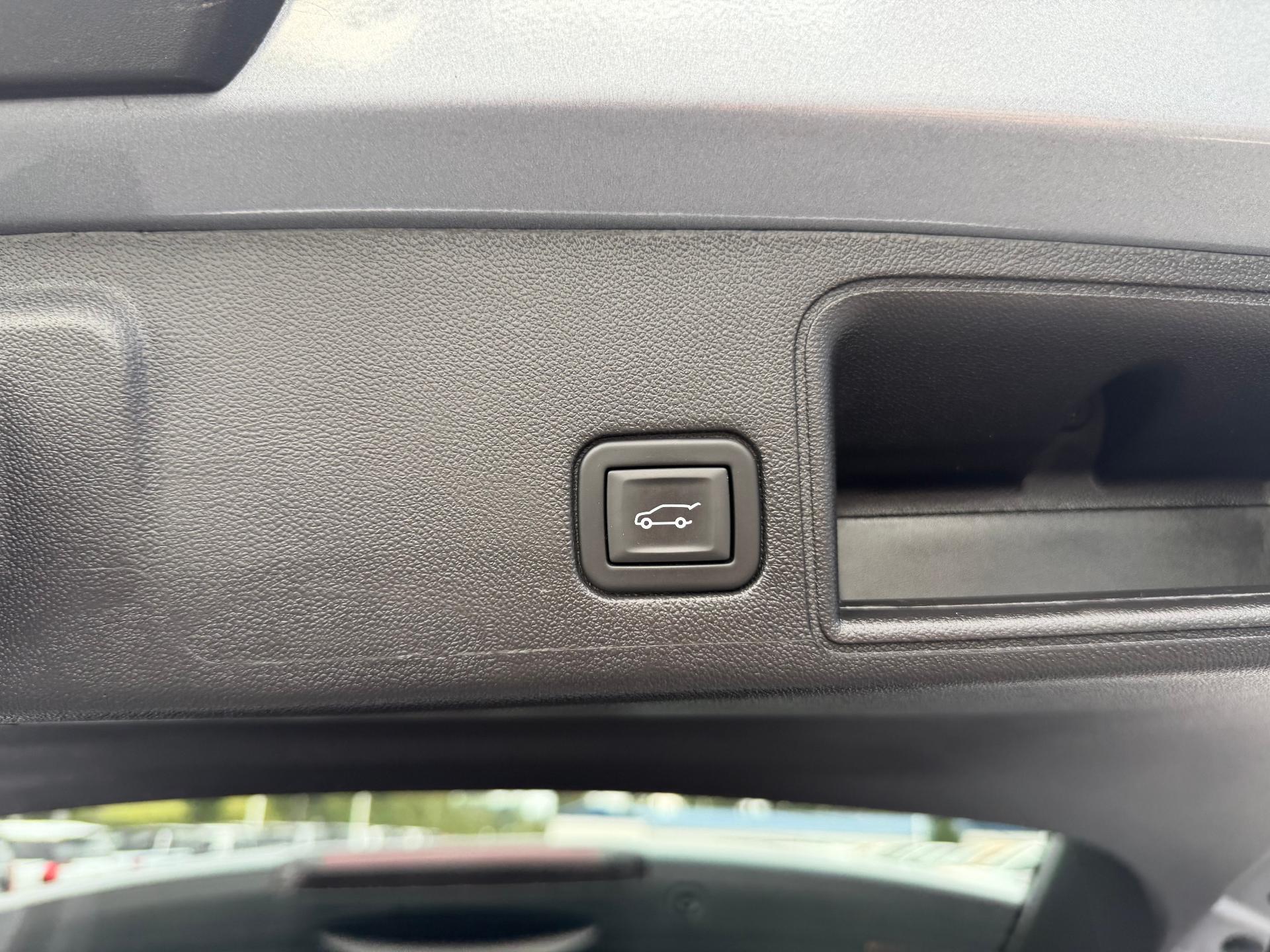 2024 GMC Terrain photo 14 of 36