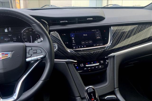 2025 Cadillac XT6 Vehicle Photo in KANSAS CITY, MO 64114-4545