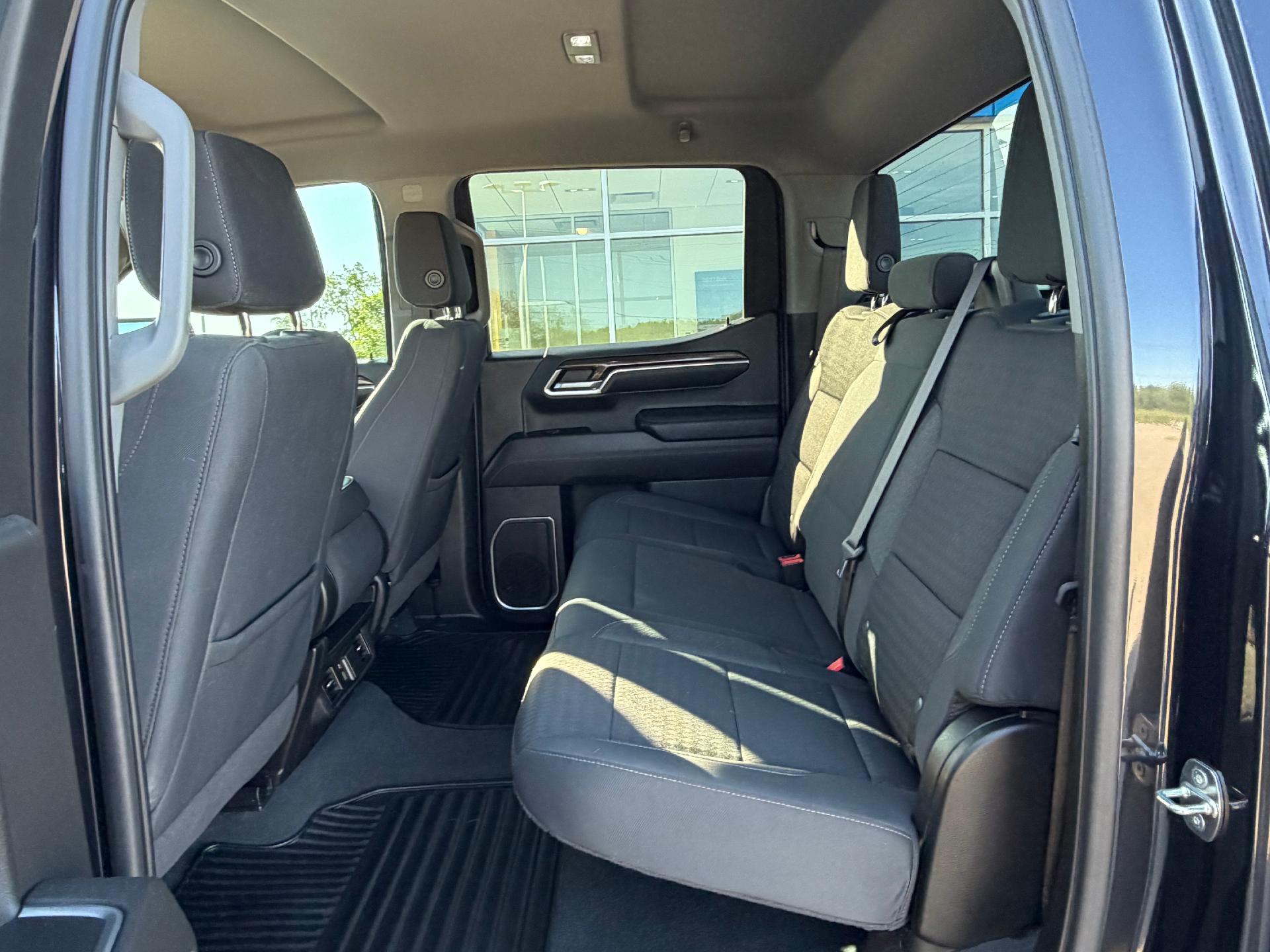 2022 Chevrolet Silverado 1500 photo 17 of 33
