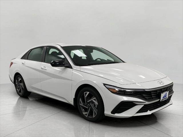 2025 Hyundai ELANTRA Vehicle Photo in Neenah, WI 54956