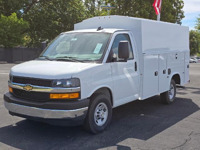 2025 Chevrolet Express Commercial Cutaway Vehicle Photo in INDEPENDENCE, MO 64055-1314