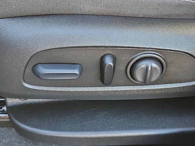 2023 GMC Terrain Vehicle Photo in TREVOSE, PA 19053-4984