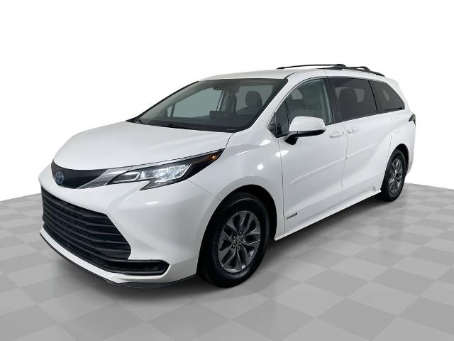 2021 Toyota Sienna Vehicle Photo in GILBERT, AZ 85297-0402