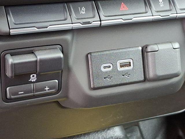 2025 Chevrolet Silverado 3500 HD Chassis Cab Vehicle Photo in DANBURY, CT 06810-5034