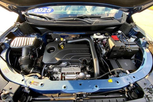 2025 Chevrolet Equinox Vehicle Photo in TOPEKA, KS 66609-0000