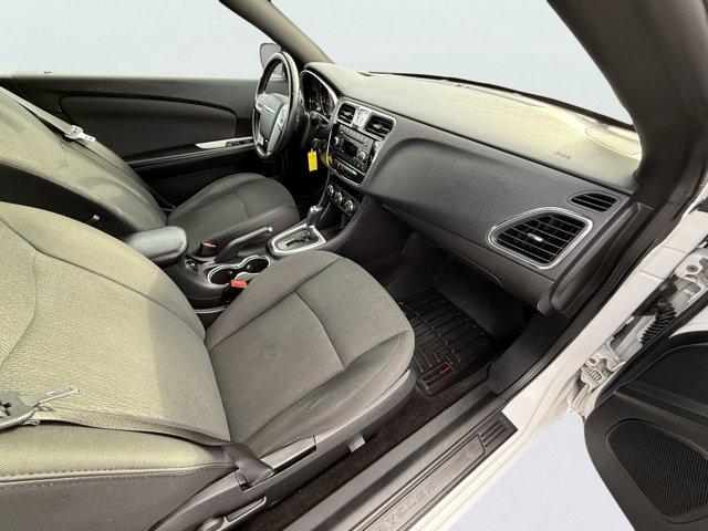 2011 Chrysler 200 Vehicle Photo in LEOMINSTER, MA 01453-2952