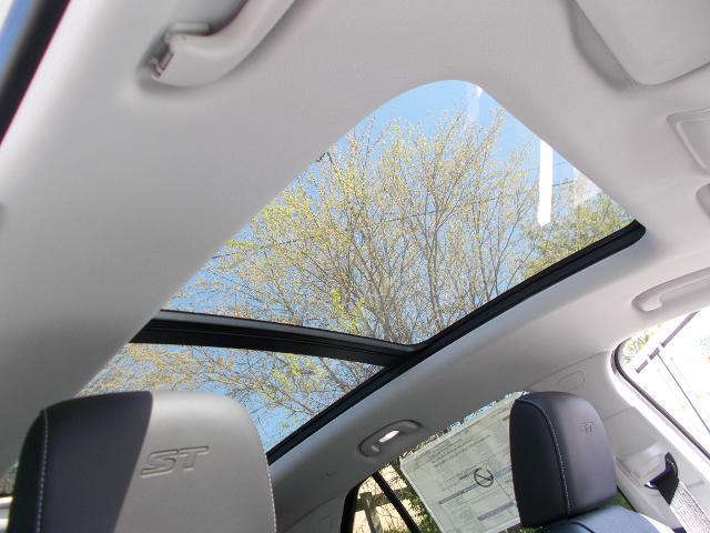 2025 Buick Envision Vehicle Photo in LOWELL, MA 01852-4336