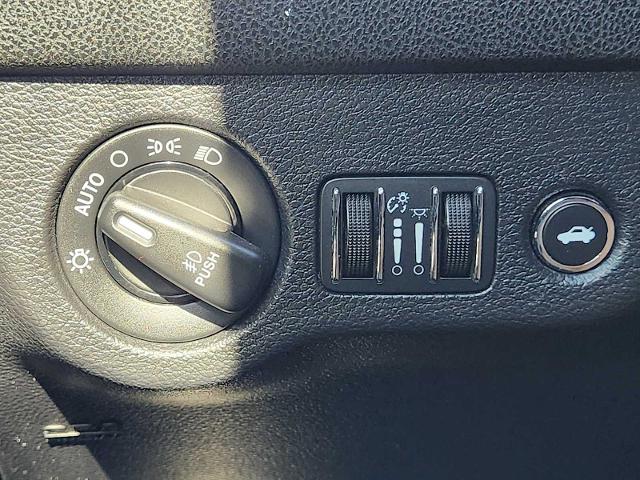2014 Dodge Charger Vehicle Photo in DENTON, TX 76210-9321