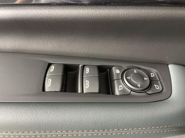 2025 GMC Yukon XL Vehicle Photo in GILBERT, AZ 85297-0402