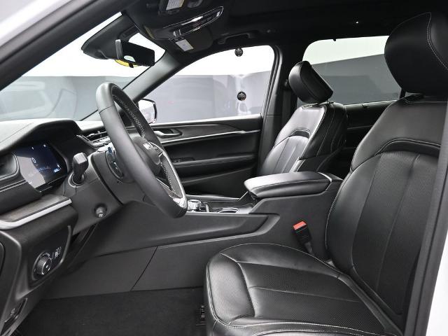 2024 Jeep Grand Cherokee L Vehicle Photo in Cedar Rapids, IA 52402